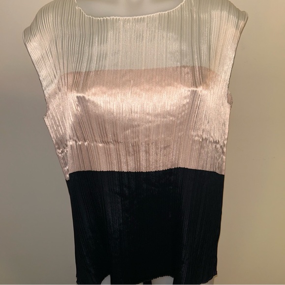 Vintage August Max Woman Sleeveless Blouse - Picture 3 of 12